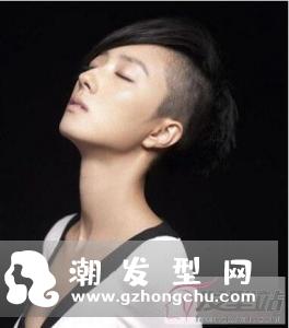 两边鬓角剃掉的女生发型 让你比男生还酷炫帅气