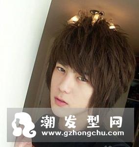 软化头发后用什么梳子 和拉直有什么区别