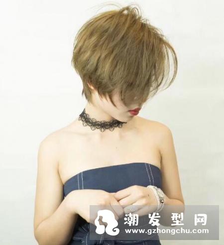 护发素多长时间洗掉效果最好 护发素的正确用法注意事项
