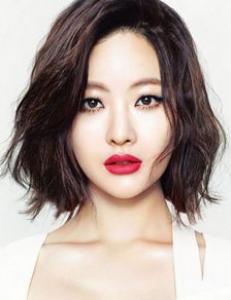 女生短发梳什么发型好看 只要花心思短发也可以很有女人味、很女神！