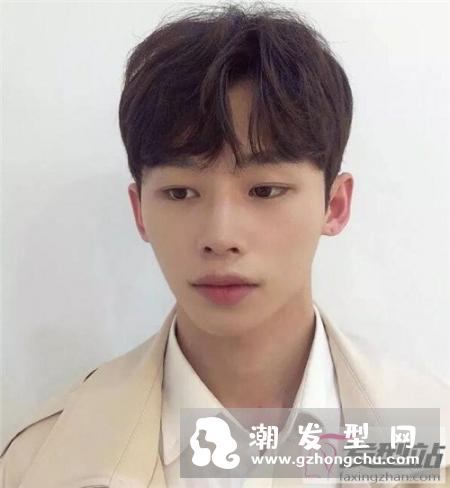 大额头男生适合的发型 “半露额”刘海让你颜值暴涨