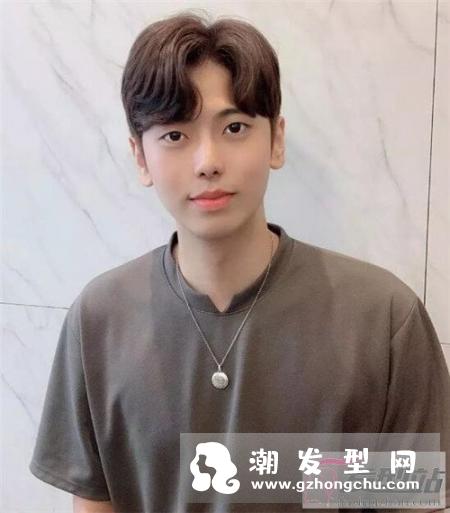 大额头男生适合的发型 “半露额”刘海让你颜值暴涨