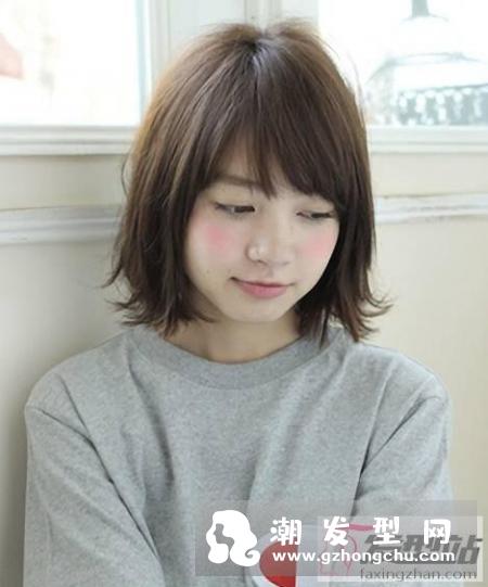 短发尴尬期发尾怎么弄好看 发尾外翻的Omega（Ω）头不二之选