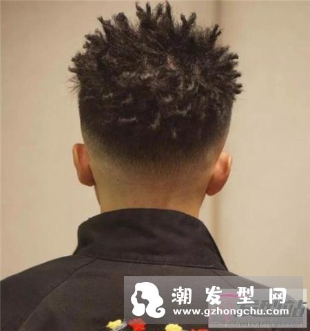 锡纸烫爆炸头发型 朋克照样帅翻天
