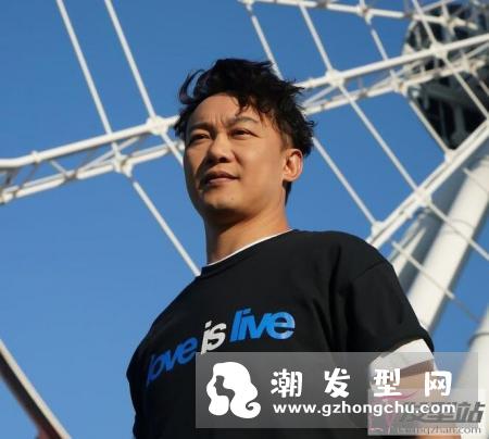 2019男士流行卷发发型 男士大爱满头小卷短发烫发显露时尚感！