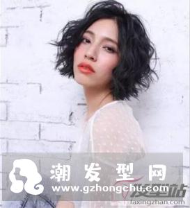 小波浪卷短发怎么卷 试试这样弄超修颜好看