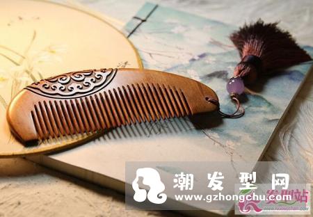 梳子都有按摩头皮的效果吗 头发要怎么梳多久要梳一次头？