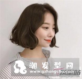 刘胡兰发型又流行 剪短发选这款显瘦