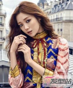 长脸女生适合的卷发 温柔修颜塑造完美脸型