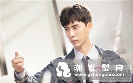 男学生做什么发型好看 韩式发型青春百搭塑造校园男神