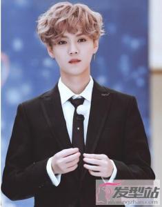 男生烫什么头发好看 完美变身禁欲系男神