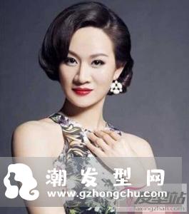 中年简单气质盘发 大方优雅年轻好几岁