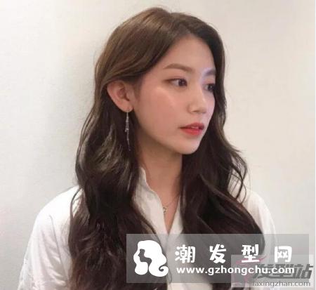 恰到好处的韩式微卷发 头发一卷立马变女神