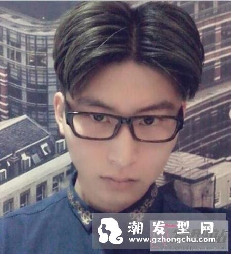 男士中分发型烫发 时尚感满满很有亲和力