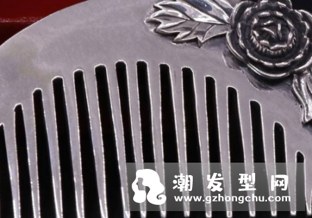 银梳子怎么梳头好 送纯银梳子是什么含义