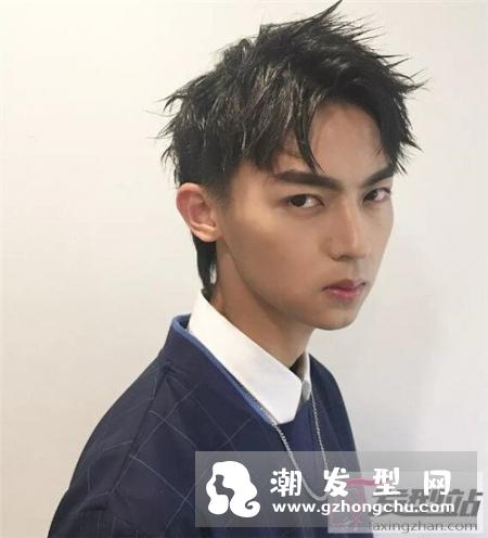 把两边剃掉的发型叫什么 铲青男生两边铲帅气迷人