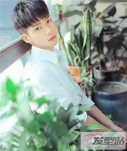 韩式男生流行发型 自然感刘海vs中分刘海