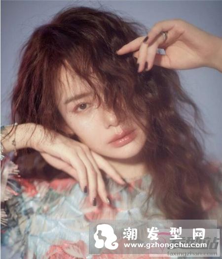 甜美风蛋糕卷发型 慵懒灵动气息十足