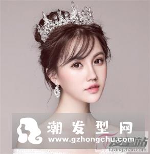 适合戴皇冠的发型 打造浪漫梦幻公主