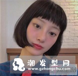 刘胡兰发型又流行 剪短发选这款显瘦