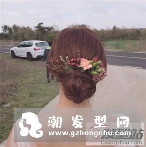 新娘发饰盘发发型 花朵发饰盘发清新浪漫