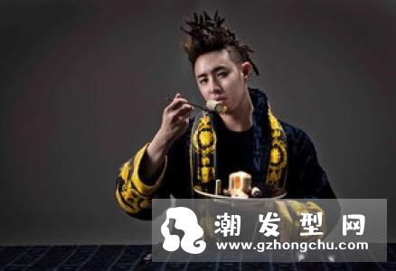 鹿晗微博新发型叫什么 同款脏辫怎么编适合什么脸型