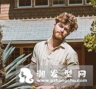 男士烫发纹理发型 将自己打造得更潮