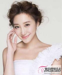 适合中年女士的盘发 优雅减龄散发女人味
