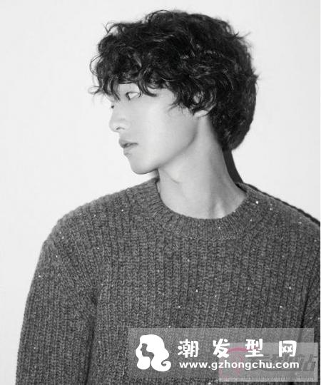 2019男士流行卷发发型 男士大爱满头小卷短发烫发显露时尚感！