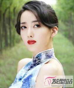 适合中年女士的盘发 优雅减龄散发女人味