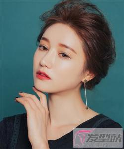 中分发型女盘发 蓬松感盘发尽显优雅大方范