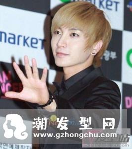 男生烫头发型有几种 男生短发这么烫更帅