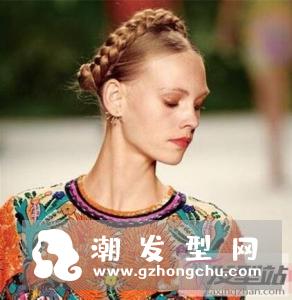 简单编发盘发发型 塑造双倍美感更独特