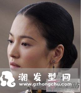 中年简单气质盘发 大方优雅年轻好几岁