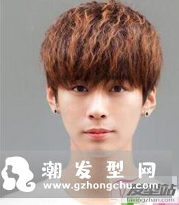 男生烫头发型有几种 男生短发这么烫更帅
