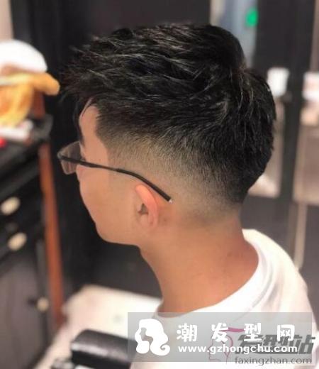 男生两边铲发型推荐 帅气型男发型潮范十足