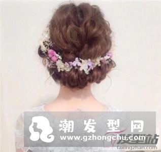 鲜花优雅盘发 打造唯美田园风