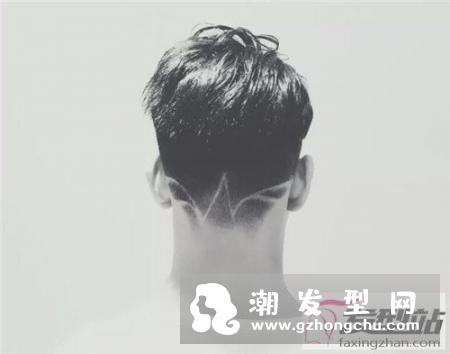男生后脑勺扁平发型 剃半边 雕刻打造帅哥