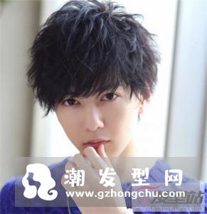 开学季男生烫什么发型好看 日系风纹理波波头很帅气