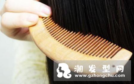 银梳子梳头有什么好处 银梳子的正确使用方法和保养