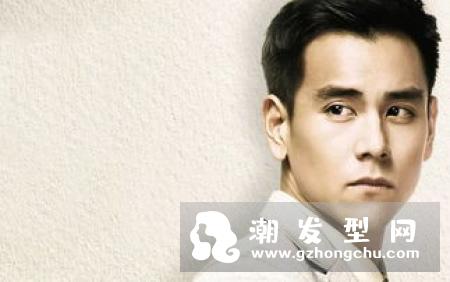 两边铲短中间留长发型 简约大方商务型男标配