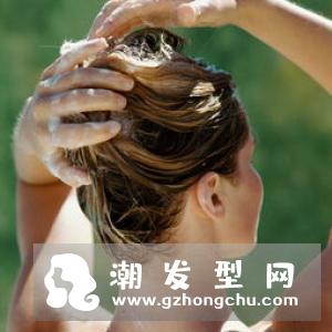 洗头掉头发正常吗 天天洗头真的会加剧脱发？