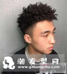 男生短发黑人烫造型 吸睛亮眼制造高回头率