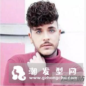 男生小卷烫发发型 复古感十足释放独特个性