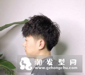 男生短发锡纸烫帅气十足 最时尚的潮男发型安排一下