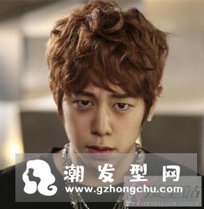 男生短发微卷发型 短发这样卷更帅气时尚