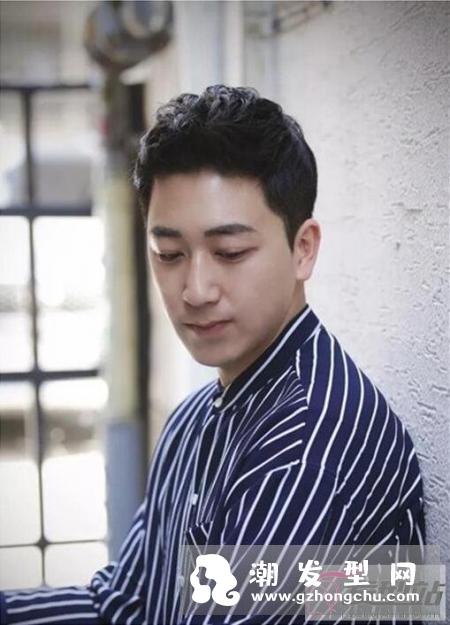 男士短发烫发发型 有型帅气又时尚