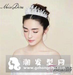 适合戴皇冠的发型 打造浪漫梦幻公主