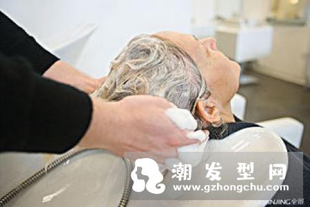 头屑是怎么形成的为什么难去除 头皮屑治疗小窍门