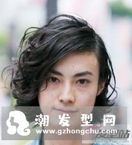 男生日系长发发型 慵懒中不乏个性魅力